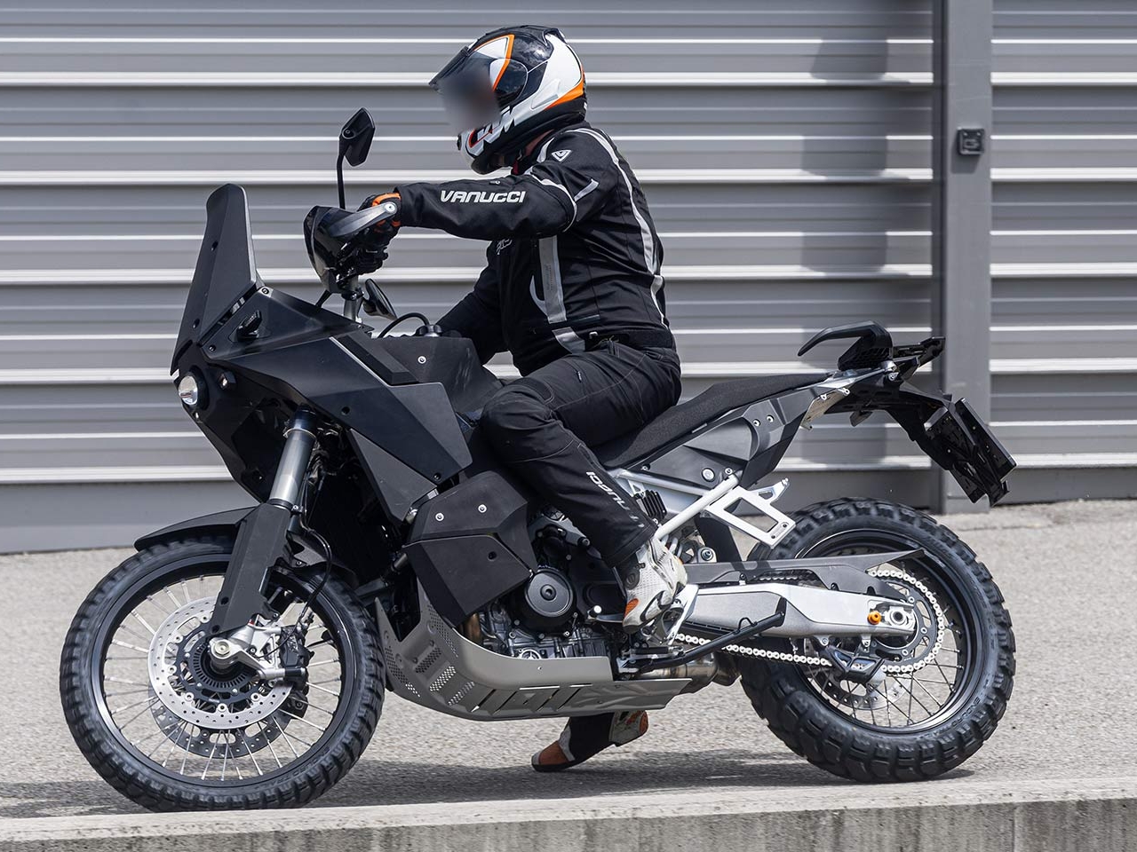 Une nouvelle KTM Adventure 990 en 2025